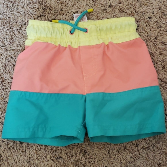 Lot of 12 month swim trunks - Picture 2 of 4